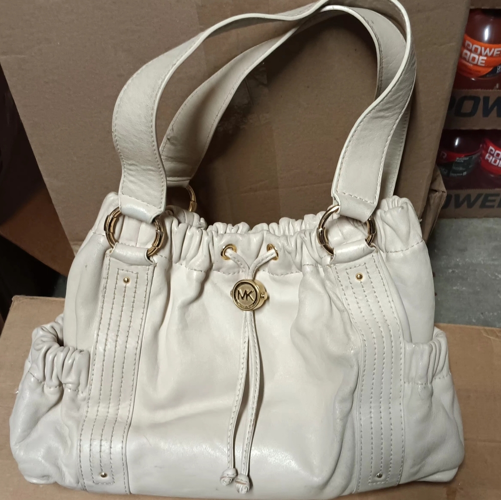 Vintage Michael Kors Beige Soft Leather Drawstring Hobo Bag - Picture 2 of 12